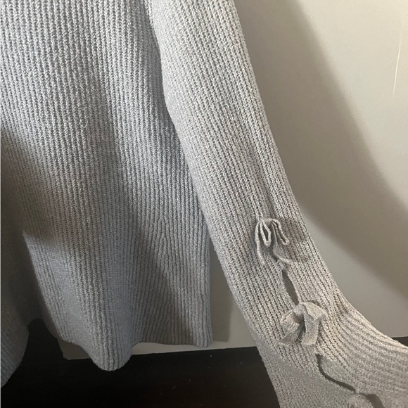 Sweater - Picture 1 of 4